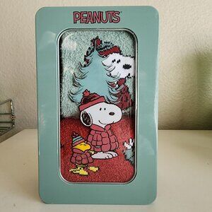 Snoopy Peanuts Mens Crew Socks in Beautiful Metal Case Charlie Brown NEW